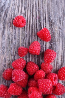 üzerinde tablo yakın çekim Olgun tatlı ahududu