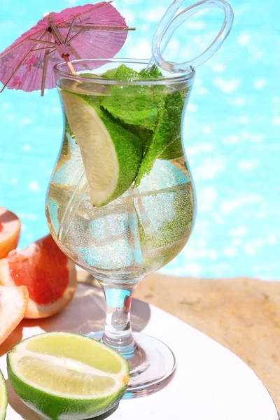 Delicious cocktails on beach — Stock Photo, Image