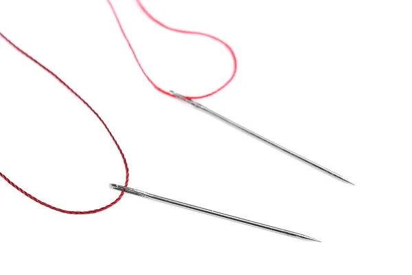 針と糸は白で隔離 — ストック写真