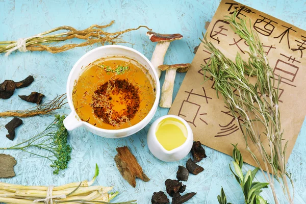 Traditional chinese herbal medicine ingredients with not real hieroglyphs, close-up — Stock Photo, Image