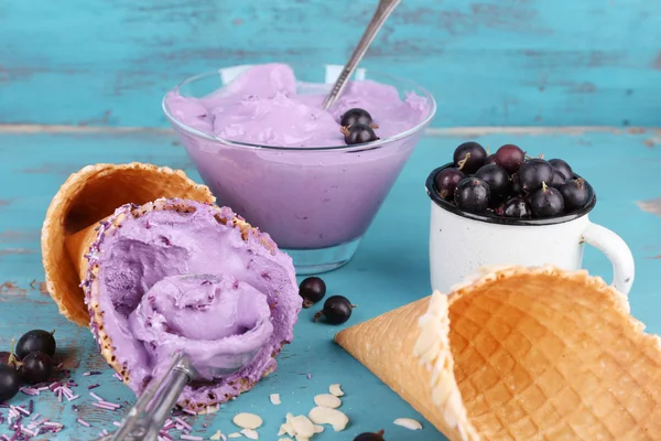 Tasty ice cream with fresh berries on old blue wooden table — Stock Photo, Image