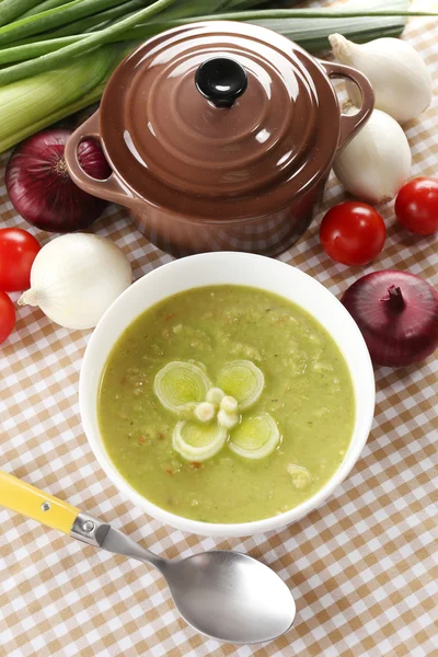 Zuppa di porri sul tavolo, da vicino — Foto Stock