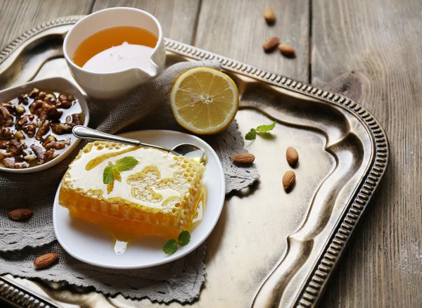 Fresh honey snack — Stock Photo, Image