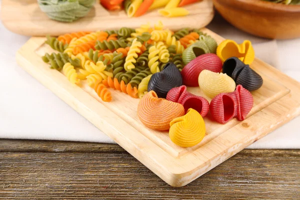 Kleurrijke ruwe pasta — Stockfoto