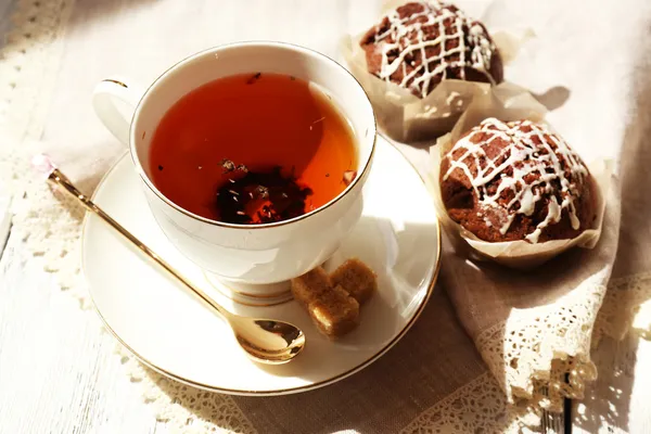 Taza de té en la mesa — Foto de Stock