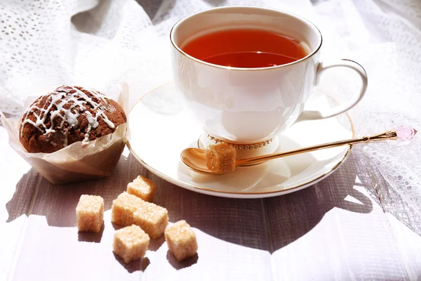 Filiżanka herbaty na stole — Zdjęcie stockowe