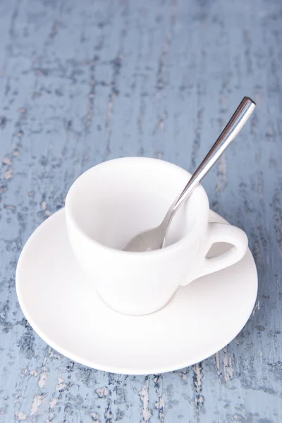 Taza vacía con cuchara de té — Foto de Stock