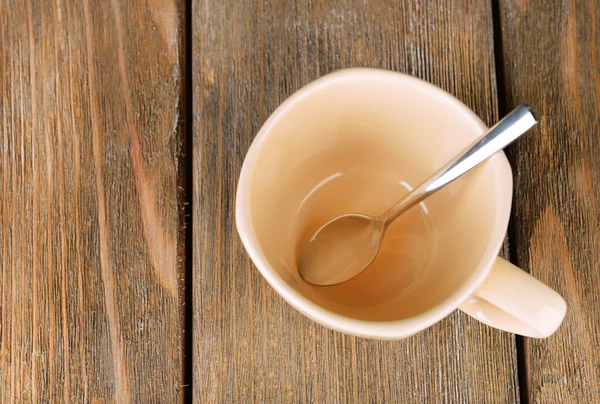 Taza vacía con cuchara de té — Foto de Stock