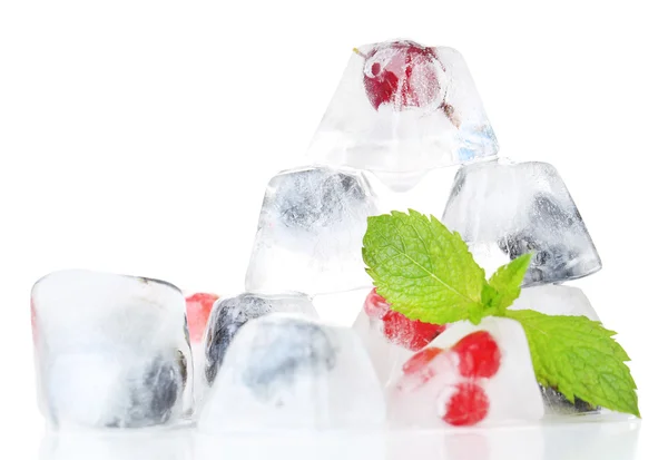 Cubes de glace aux baies — Photo