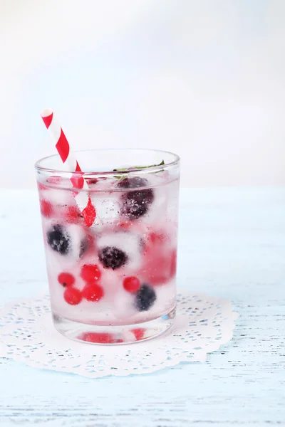 Cocktail freddo con bacche — Foto Stock