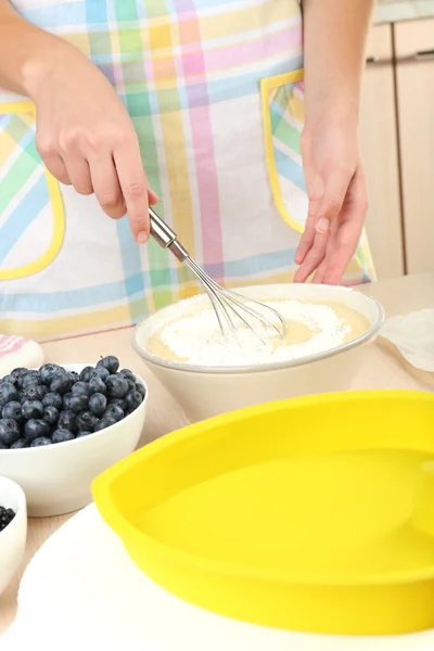 Baking tasty pie and ingredients for it on table in kitchen — Stock Photo, Image