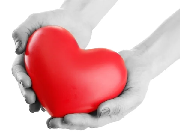 Kadının elinde, üzerinde beyaz izole kırmızı kalp — Stok fotoğraf