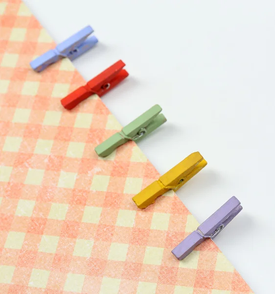 Colorful wooden pins and paper — Stock Photo, Image