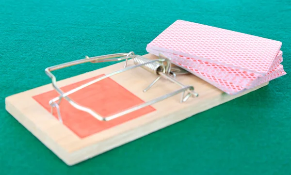 Mousetrap e cartas de jogo — Fotografia de Stock