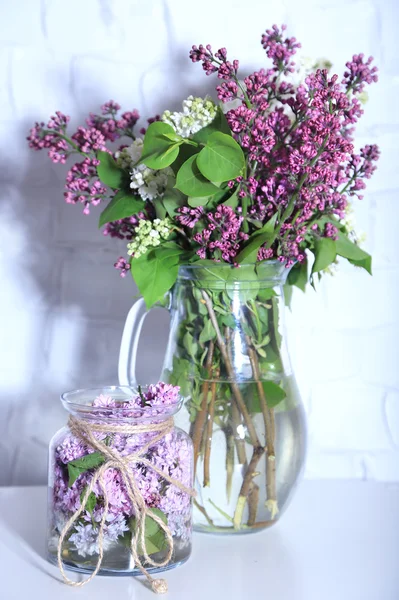 Flores lilás em vaso — Fotografia de Stock