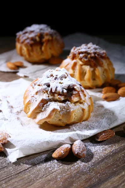 Leckere Kuchen auf dem Tisch — Stockfoto