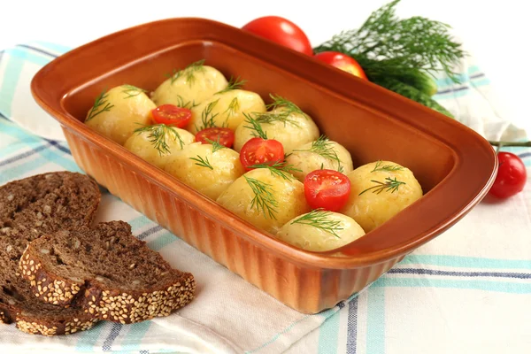Genç haşlanmış patates