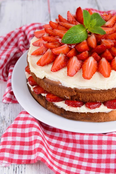 Delicioso pastel de galletas con fresas —  Fotos de Stock