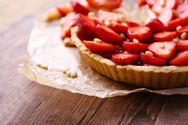 Strawberry tart on wooden tray — Stock Photo, Image