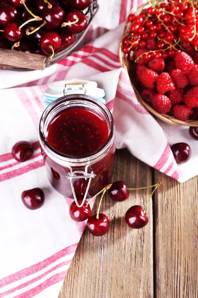 Berries jam in glass jar on table, close-up — Stock Photo, Image