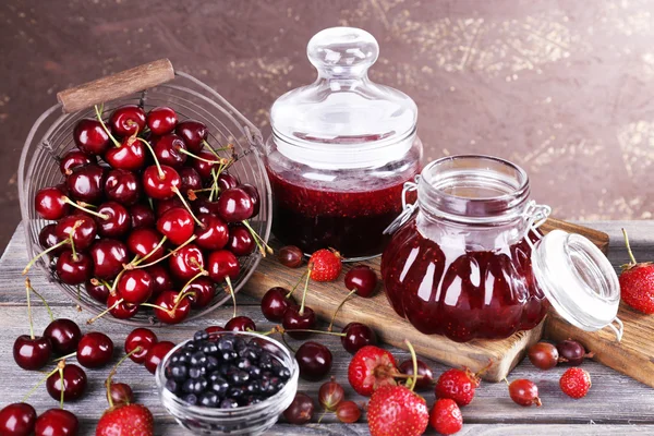 Berries jam in glass jars on table, close-up — Stock Photo, Image