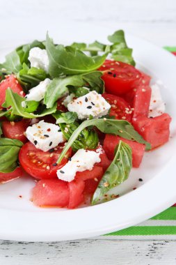 Karpuz ve peynir ile domates salatası