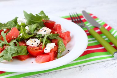 Karpuz ve peynir ile domates salatası