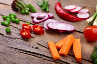 farklı tür bir çiğ sebze