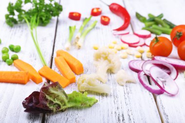 farklı tür bir çiğ sebze