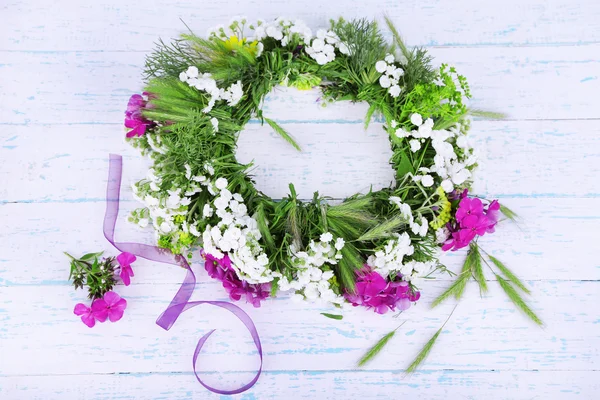 Wildflower wreath background — Stock Photo, Image