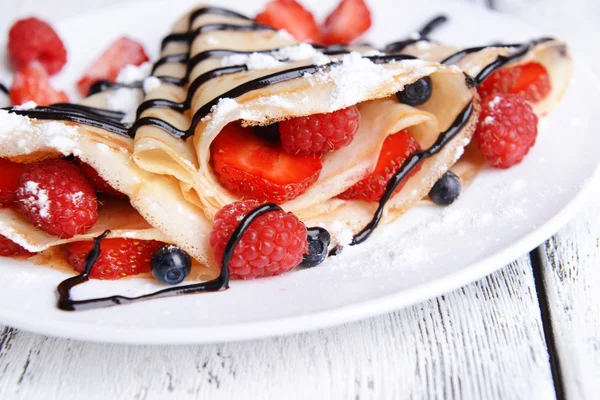 Delicious pancakes with berries — Stock Photo, Image