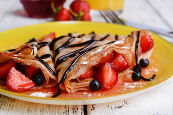 Delicious pancakes with berries — Stock Photo, Image