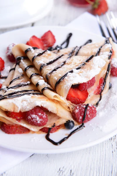 Delicious pancakes with berries — Stock Photo, Image