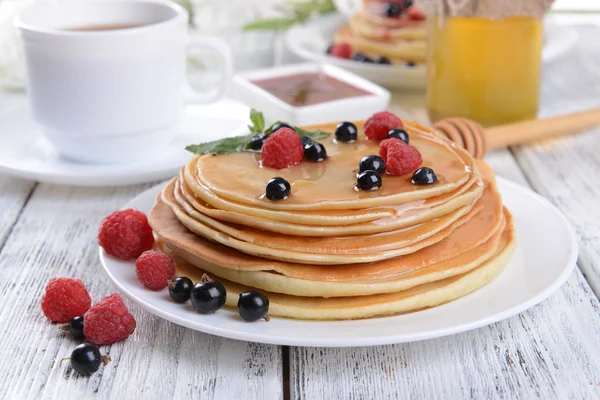 Sweet pancakes with berries — Stock Photo, Image