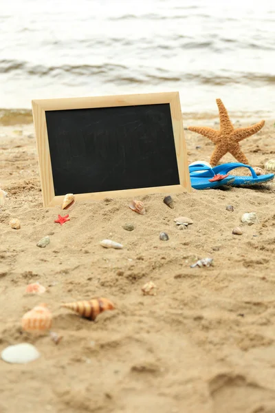 Blank chalkboard on beach — Stock Photo, Image