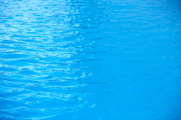 Agua azul en la piscina — Foto de Stock