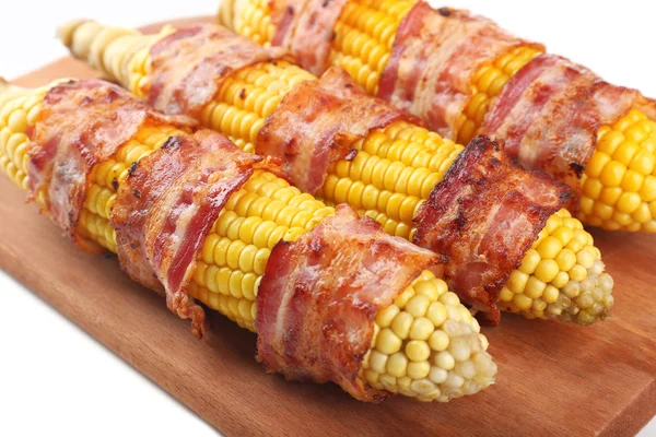 Grillad bacon lindade majs, närbild — Stockfoto