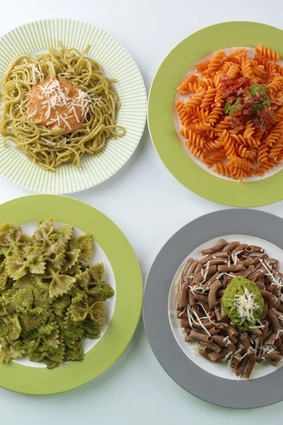 Italské těstoviny na stole, detail — Stock fotografie