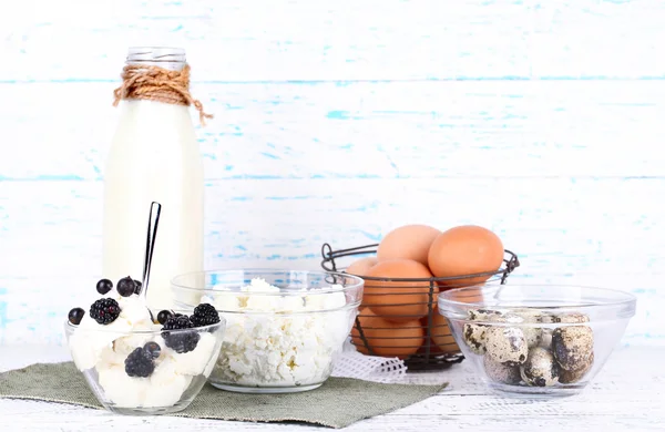 Dairy products and fresh eggs — Stock Photo, Image