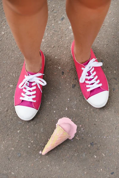 Zmrzlina padl na asfaltu — Stock fotografie