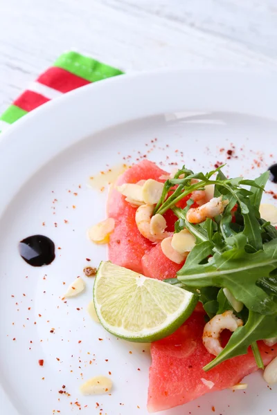 Salad with watermelon with arugula and shrimps — Stock Photo, Image