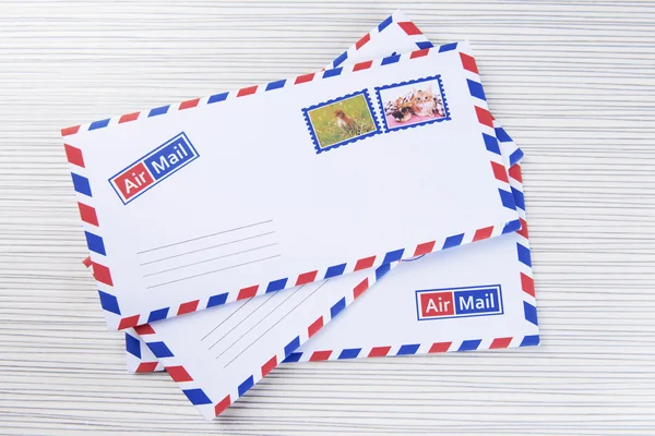 Dopisy a obálky zblízka — Stock fotografie