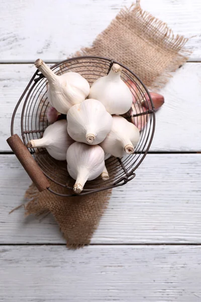 Fresh garlic in basket — Stock Photo, Image