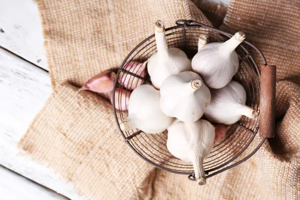 Sepet içinde taze sarımsak — Stok fotoğraf