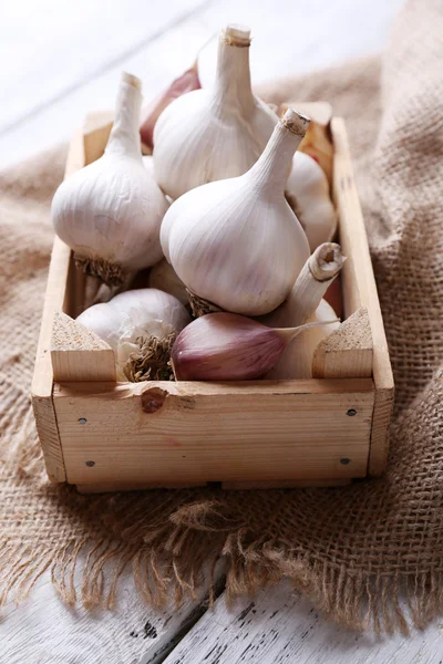 Ajo fresco en caja —  Fotos de Stock