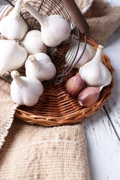 Ajo fresco en cesta —  Fotos de Stock