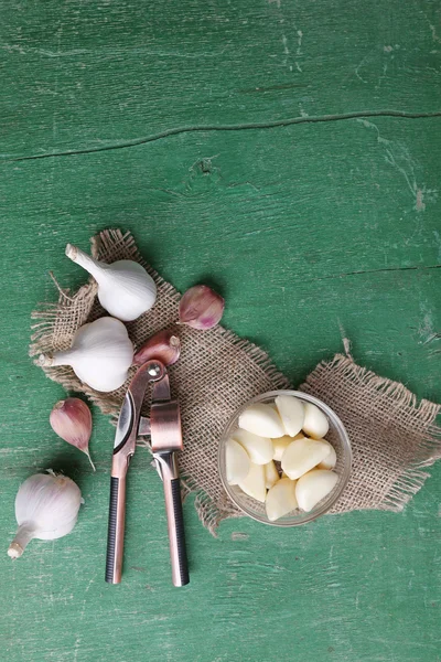 Frischen Knoblauch in Scheiben geschnitten — Stockfoto