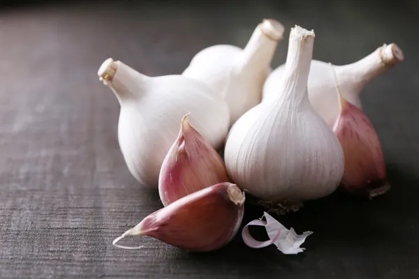 Frischer reifer Knoblauch — Stockfoto