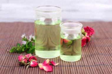 Esans ilaç bitkileri ile