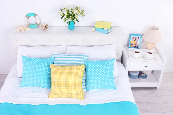 快適な柔らかいベッド ルーム — ストック写真